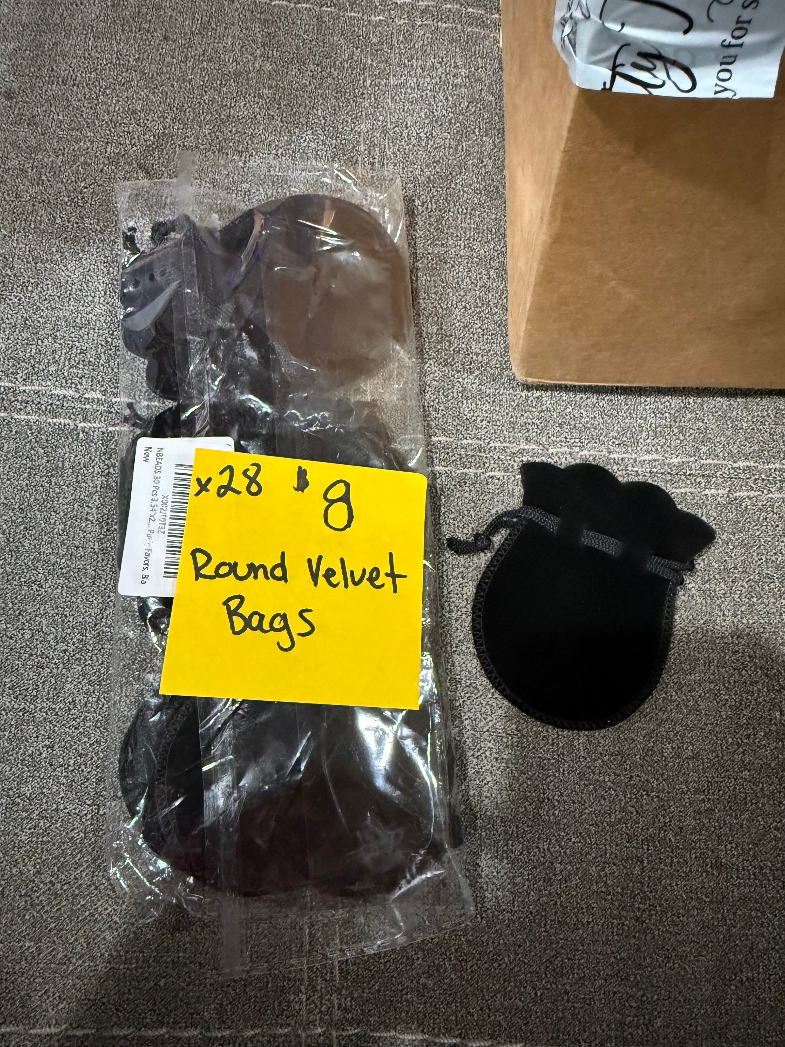 Bag- velvet round 3.54"x2.75"